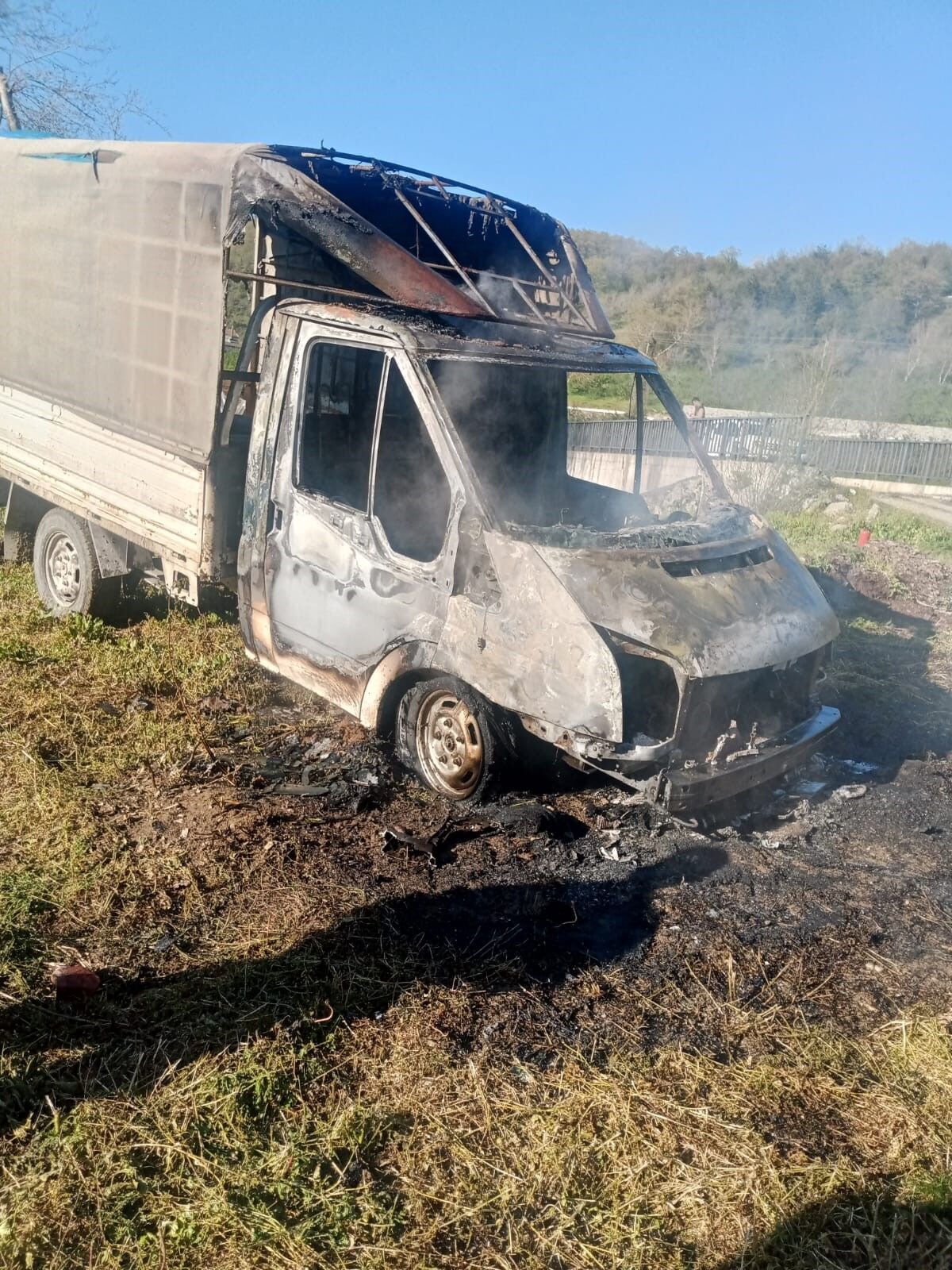 Seyir Halindeki Kamyonet Alev Aldı Yandı2