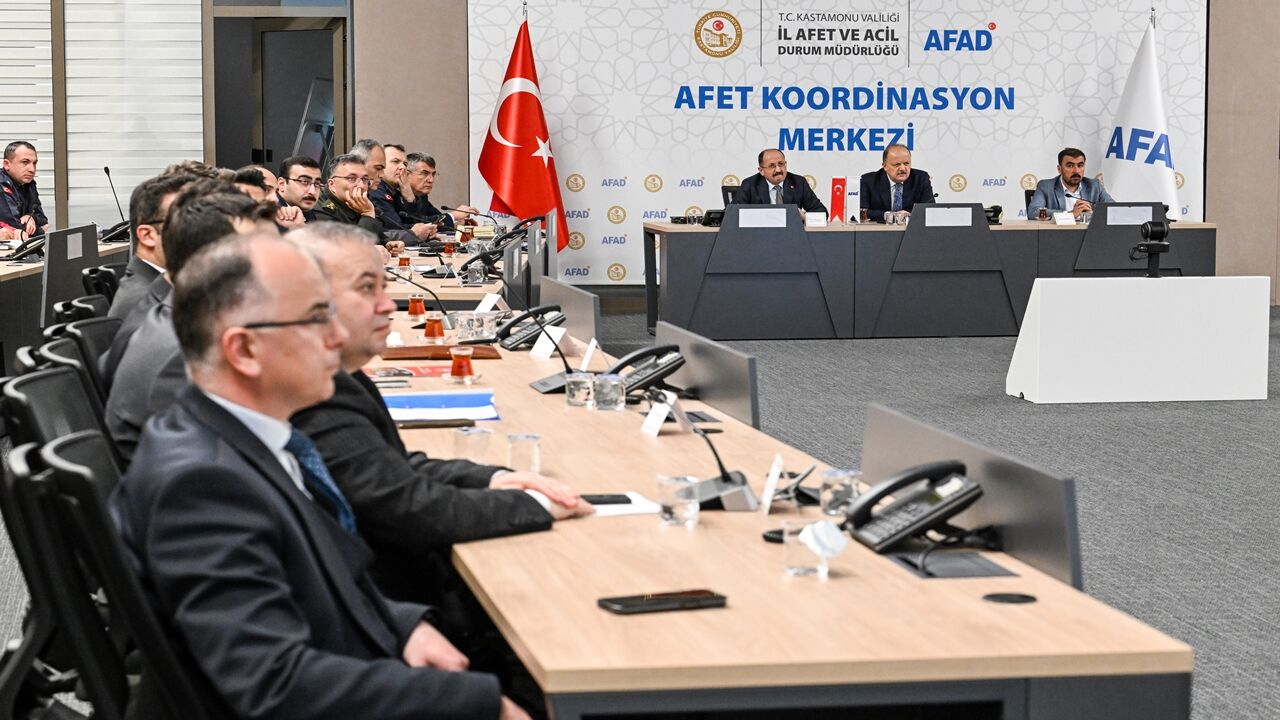 Sığınak Toplantısı (1)