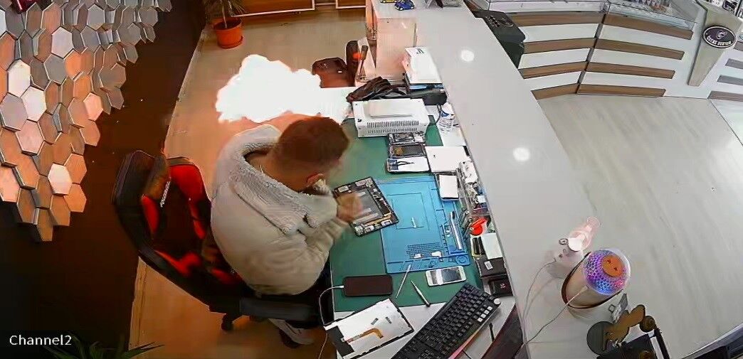 Şişen Batarya Tehlike Saçtı! Bir Anda Bomba Gibi Patladı Alev Aldı! 12