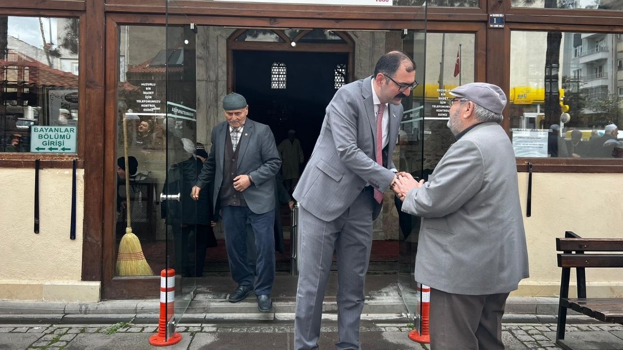 Taşköprü Kaymakamı Cami Çıkışında Vatandaşlarla Sohbet Etti (1)