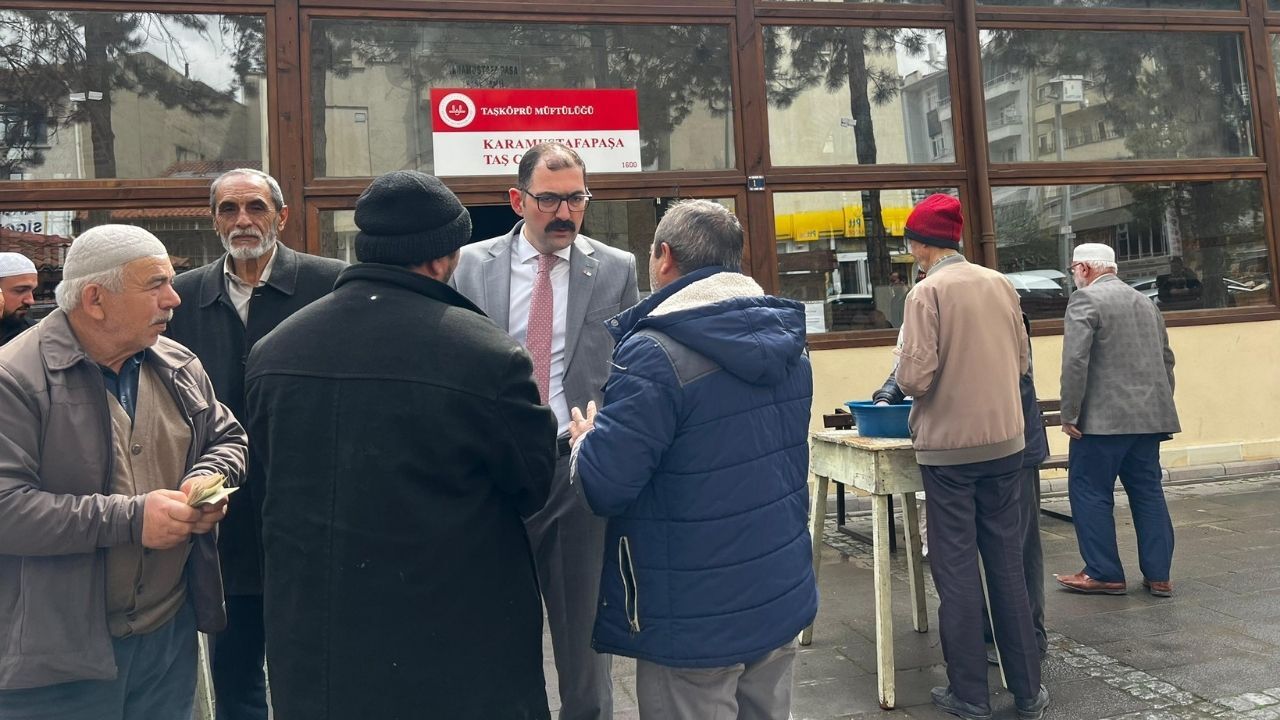 Taşköprü Kaymakamı Cami Çıkışında Vatandaşlarla Sohbet Etti (2)