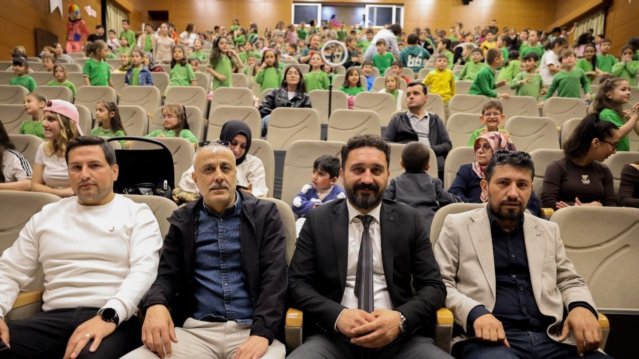 Taşköprü Myo Öğrencileri Minikler Için Sahneye Çıktı (5)