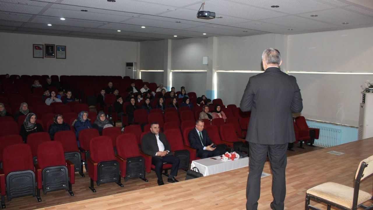 Taşköprü’de Aile Vurgusu “Aile Son Kalemiz” Konferansı Düzenlendi (2)