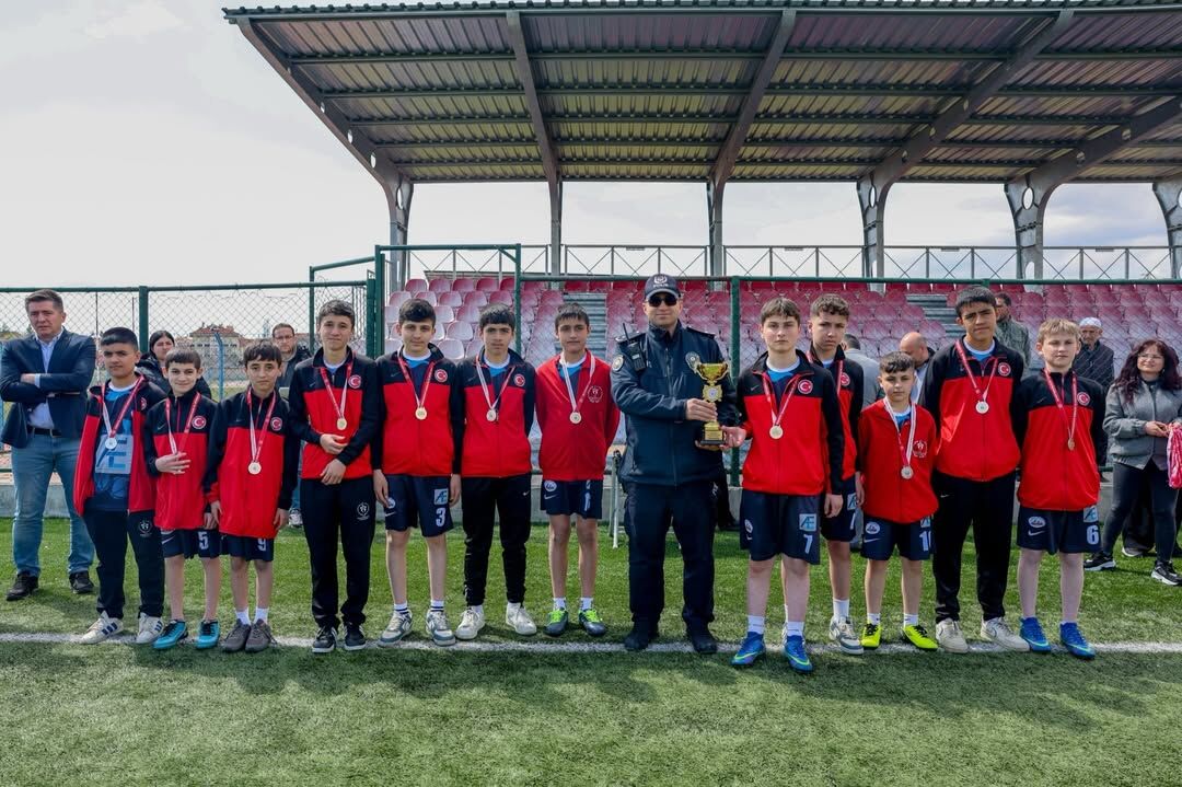 Taşköprü'de Ragbi İl Birinciliği Heyecanı Kaymakam Demirdağ'dan Gençlere Destek! 12