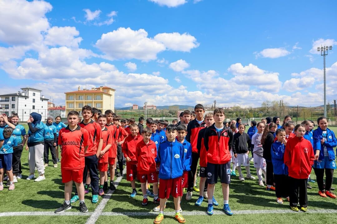 Taşköprü'de Ragbi İl Birinciliği Heyecanı Kaymakam Demirdağ'dan Gençlere Destek! 14