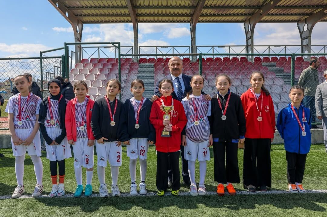 Taşköprü'de Ragbi İl Birinciliği Heyecanı Kaymakam Demirdağ'dan Gençlere Destek! 28