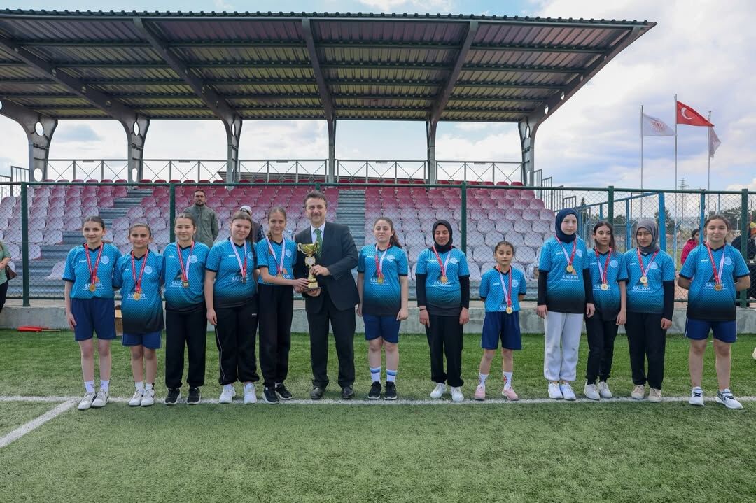 Taşköprü'de Ragbi İl Birinciliği Heyecanı Kaymakam Demirdağ'dan Gençlere Destek! 6