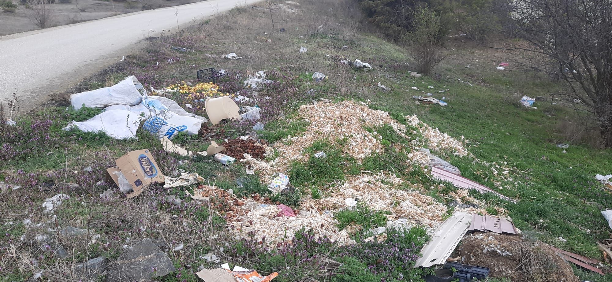 Taşköprü’de Yol Kenarı Çöplüğe Döndü3