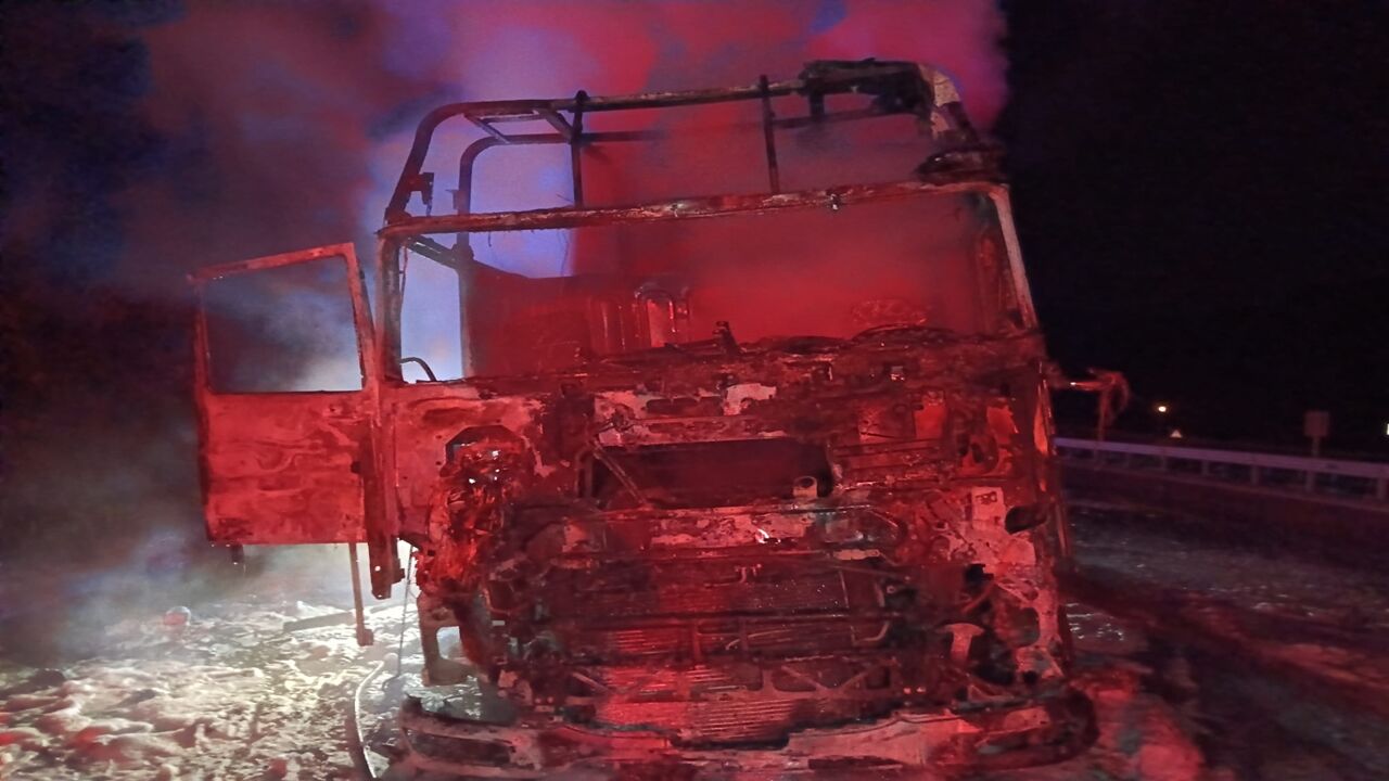 Tır Alev Alev Yandı (2)