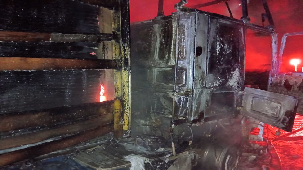 Tır Alev Alev Yandı (4)