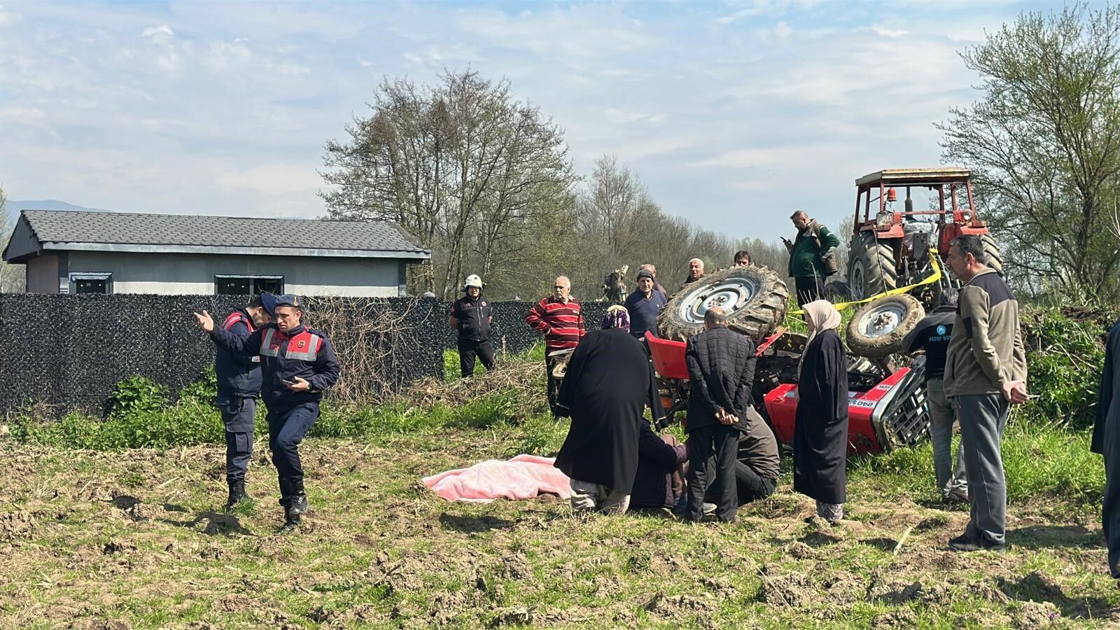 Traktörün Devrilmesi Sonucu Hayatını Kaybetti 8