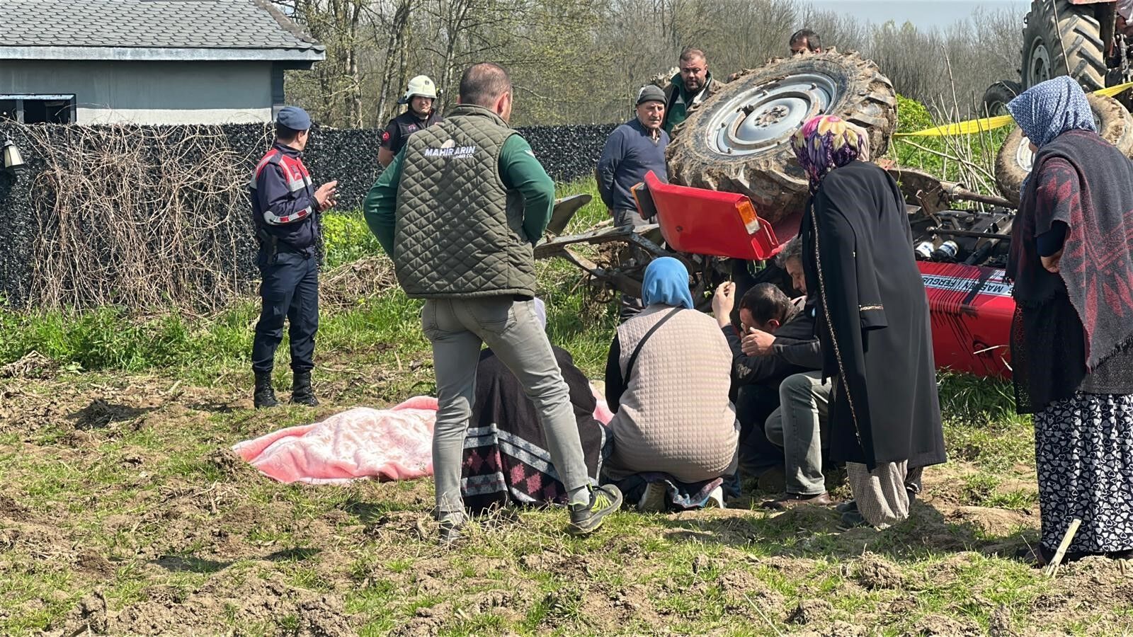 Traktörün Devrilmesi Sonucu Hayatını Kaybetti 88888888