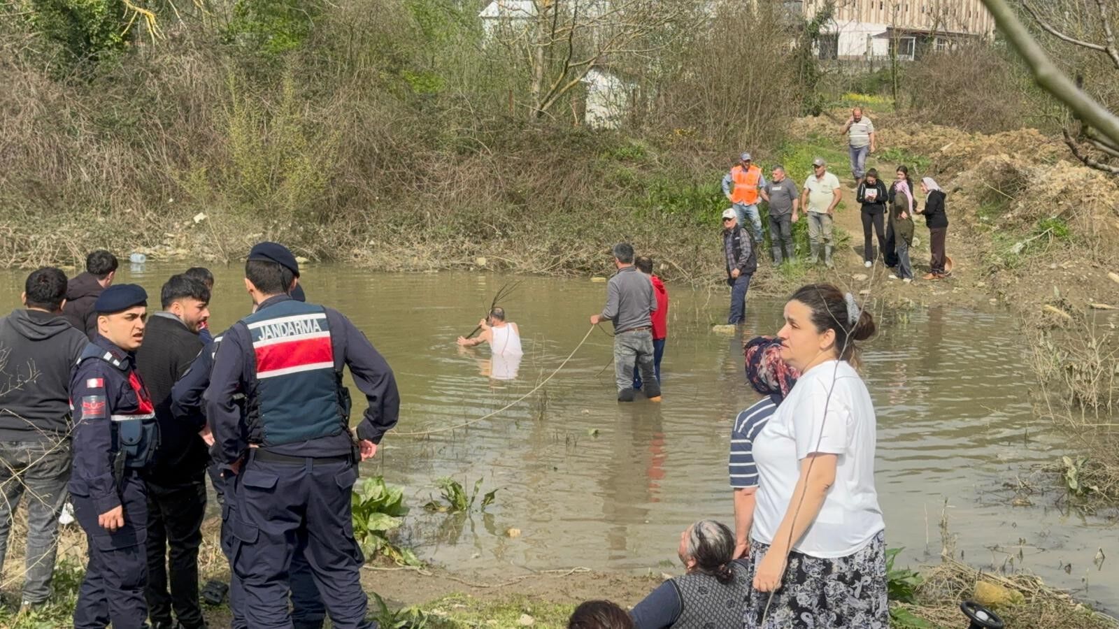 Yürekleri Yakan Olay! 12 Yaşındaki Çocuk Gölete Düştü Müdahalelere Rağmen Kurtarılamadı! 44