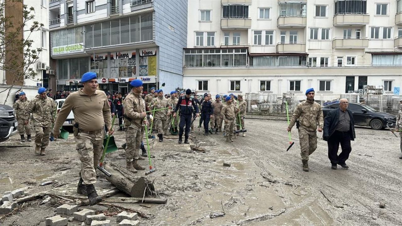 28 Yıl Sonra Benzer Felaketle Sarsıldılar Selin Yaraları Sarılıyor (1)