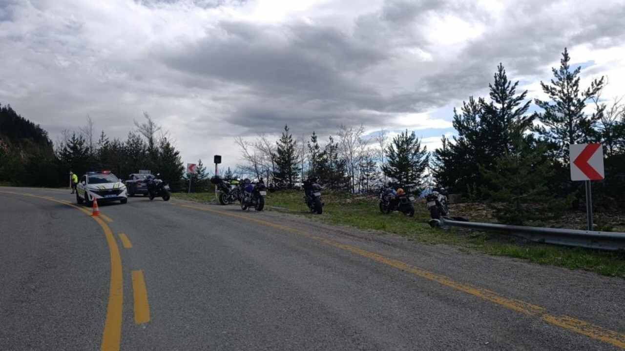 300 Metrelik Uçuruma Savruldular 24 Yaşındaki Genç Yaşamını Yitirdi (1)-1