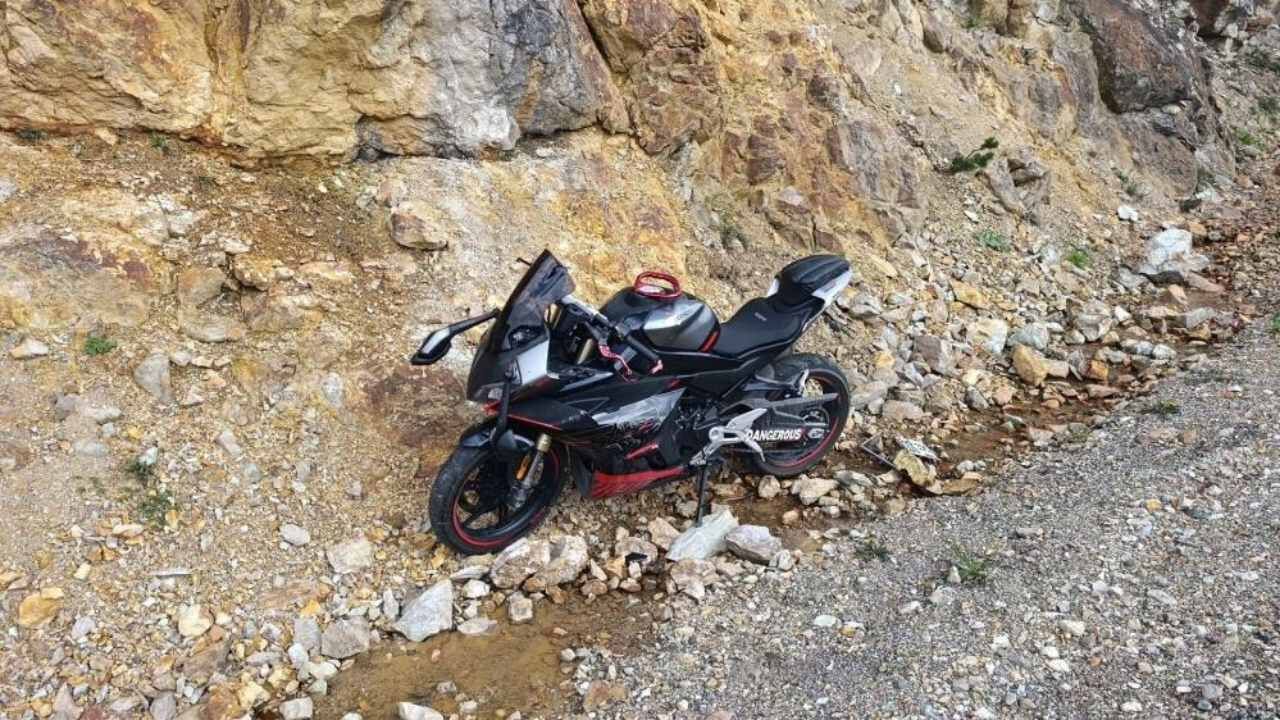 300 Metrelik Uçuruma Savruldular 24 Yaşındaki Genç Yaşamını Yitirdi (3)