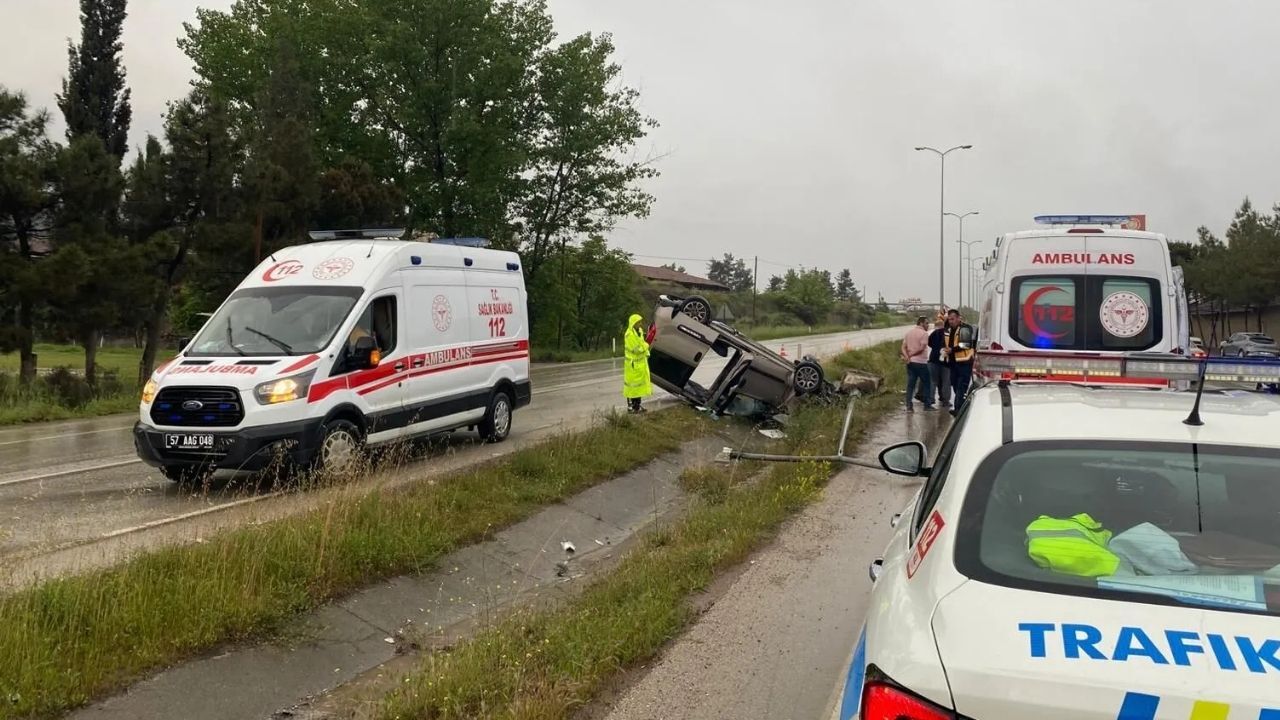 Bayram Yolculuğu Kazayla Yarıda Kaldı Aynı Aileden 5 Kişi Yaralandı (3)