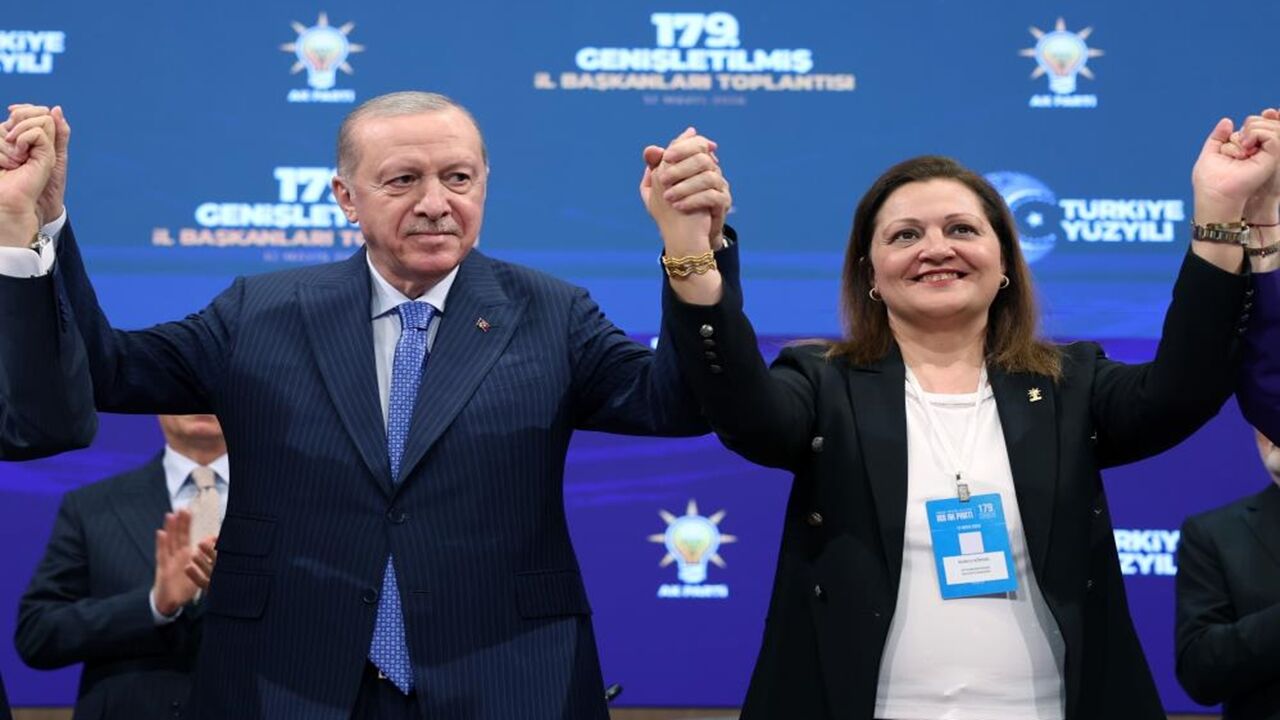 Burcu Izzet Sarı (2)