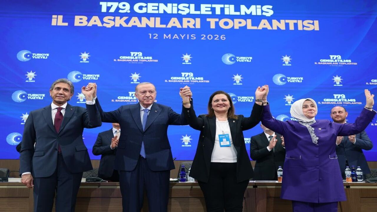 Burcu Izzet Sarı (3)