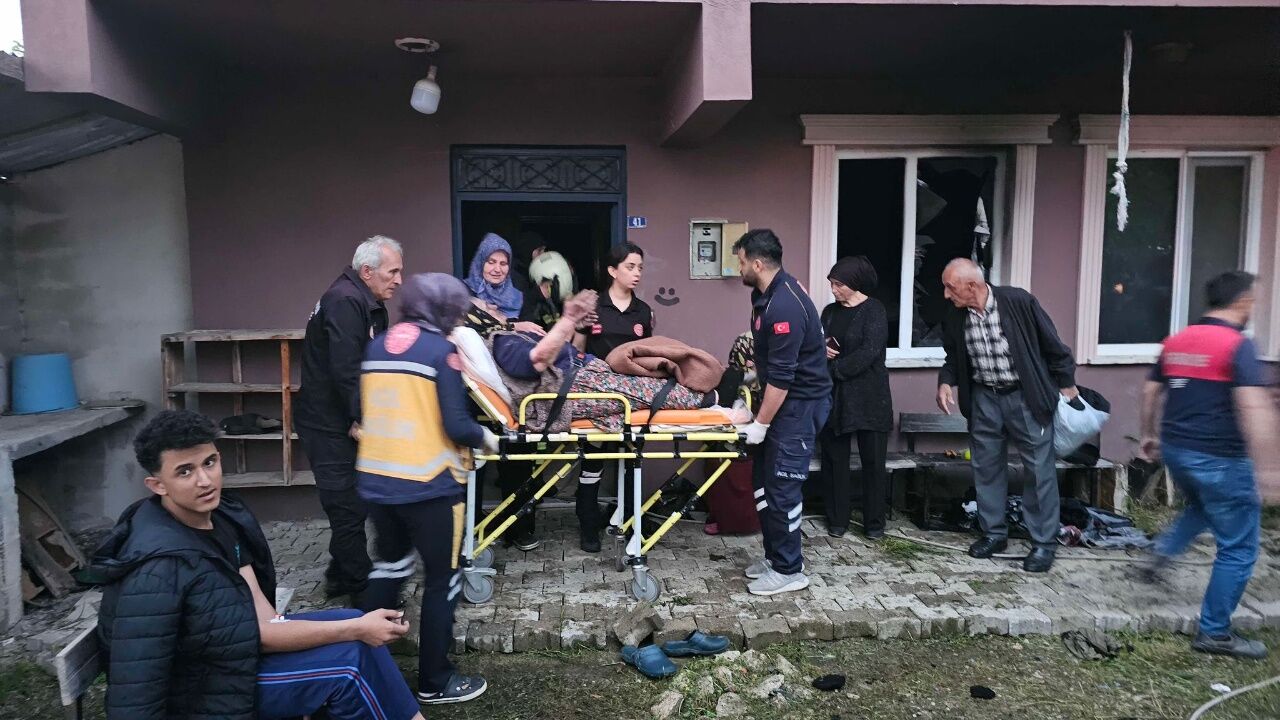 Çatalzeytin’de Sobayı Yakmak İsterken Patlama (2)