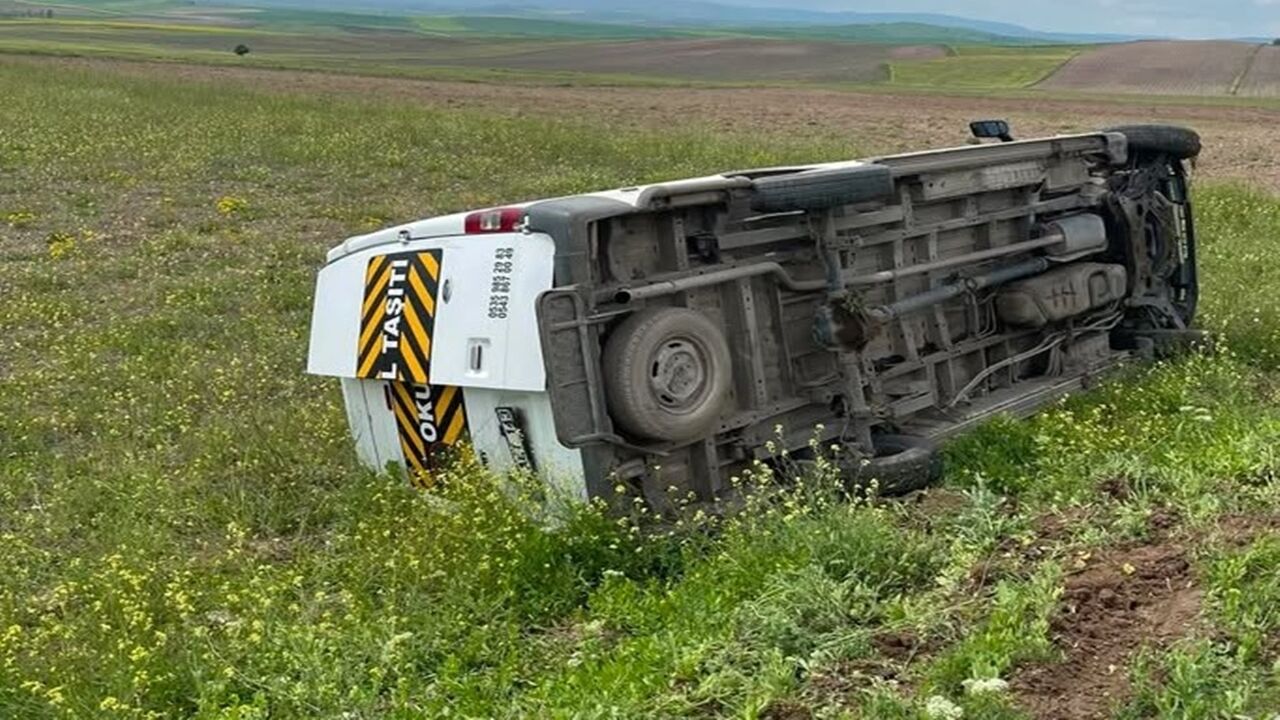 Çorum Öğrenci Servisi Kaza (4)