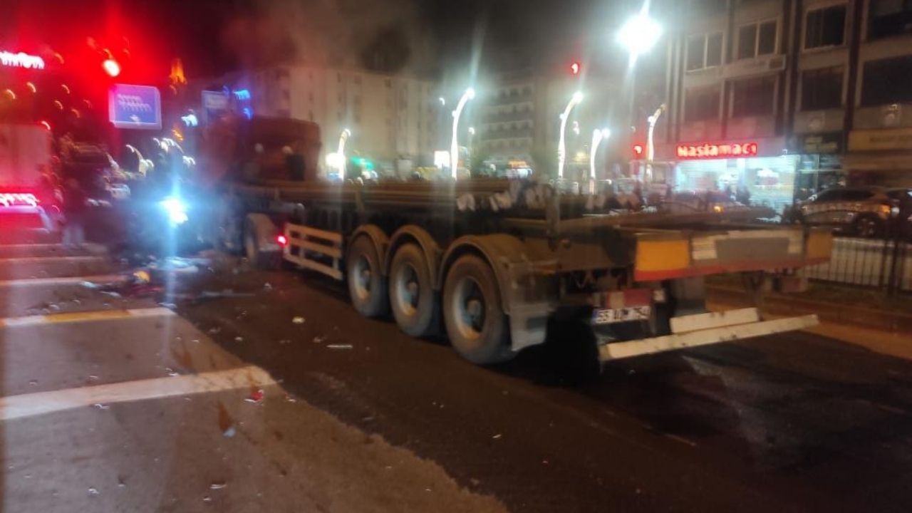 Facia Gibi Kaza! Tır Iki Otomobili Ezdi 5 Ölü, 6 Yaralı (3)