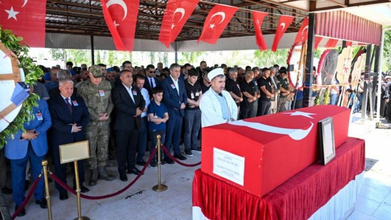 Görev Kazasında Ağır Yaralanmıştı Şehit Polis Aydın Üyenarık Defnedildi (1)