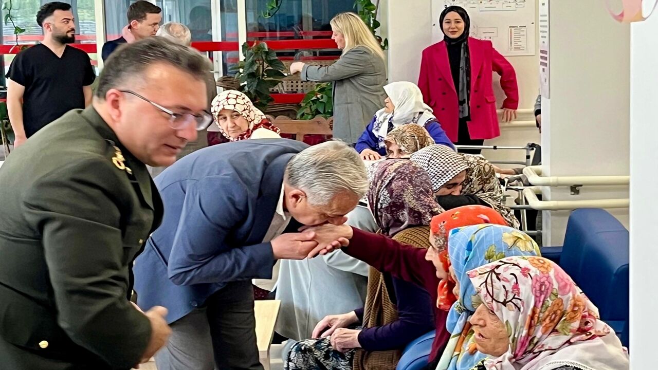 Huzurevinde Anneler Günü (1)