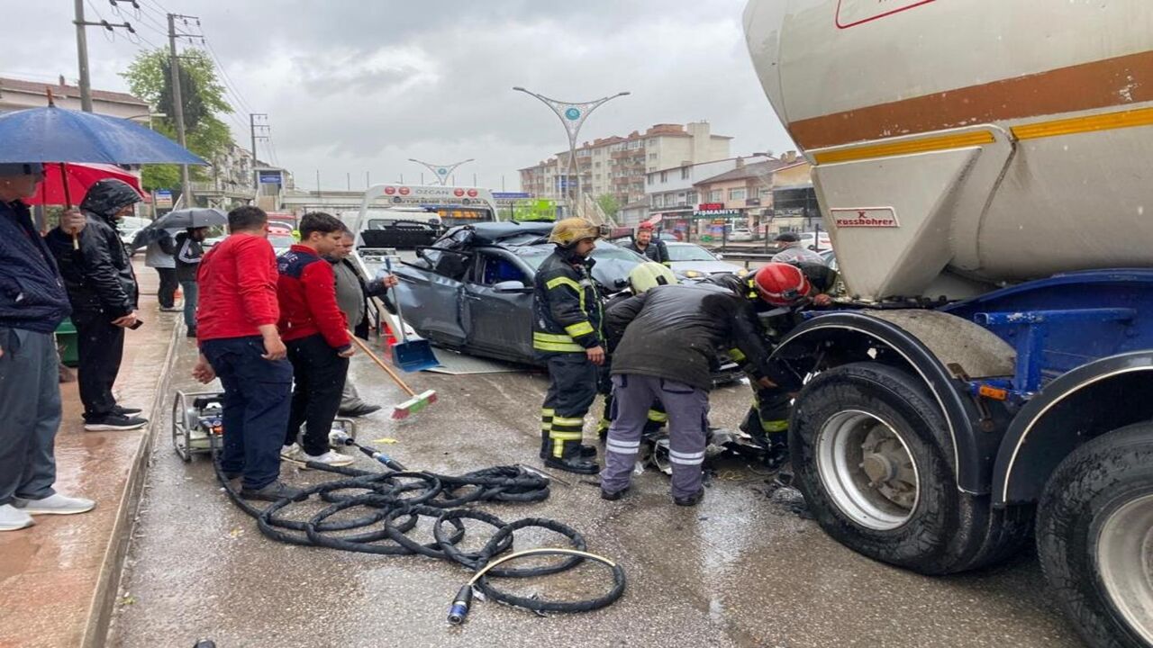 Kagıt Gibi Ezildi (1)
