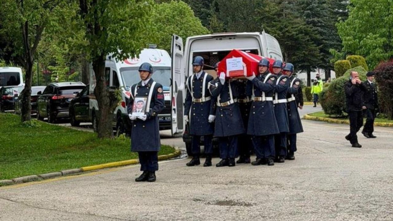 Kalp Krizi Genç Komutanı Hayattan Kopardı Naaşı Memleketine Gönderildi (3)