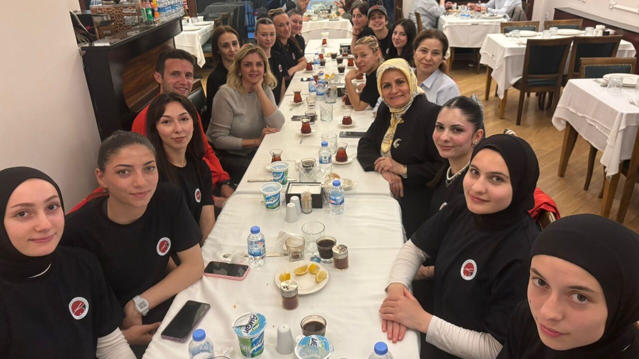 Kastamonu Kadın Derneği’nden Şampiyonluk Öncesi Güçlü Destek (1)