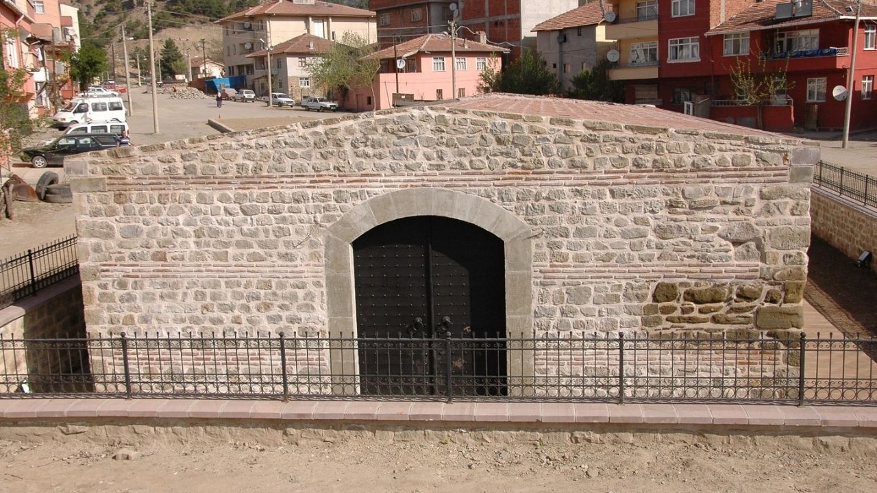Kastamonu’da 600 Yıllık Hanın Sessizliği Bozuldu Restorasyon Sonrası Çatladı (8)