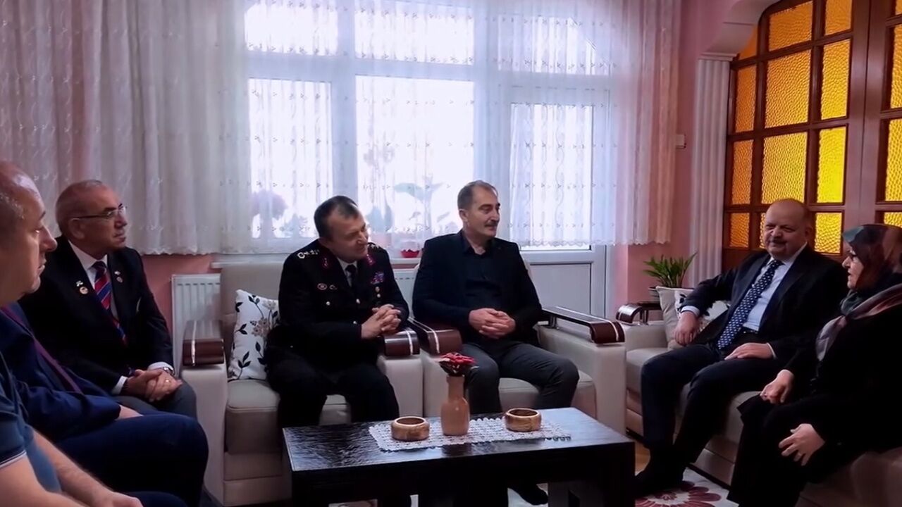 Kastamonu’da Bayramda Vefa Ve Birlik Mesajı Vali Meftun Dallı’dan Anlamlı Ziyaretler (1)