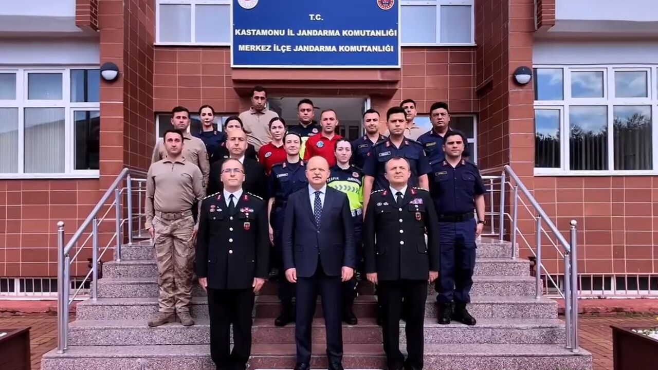Kastamonu’da Bayramda Vefa Ve Birlik Mesajı Vali Meftun Dallı’dan Anlamlı Ziyaretler (3)