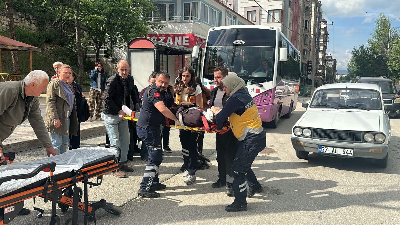 Kastamonu’da Feci Kaza! Karşıya Geçen Kadına Otomobil Çarptı