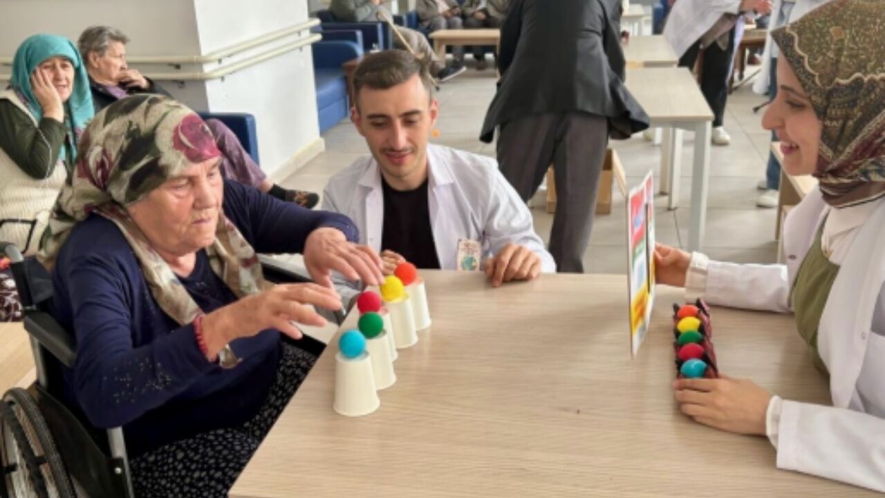 Kastamonu’da Gençlerden Huzurevine Anlamlı Ziyaret (1)