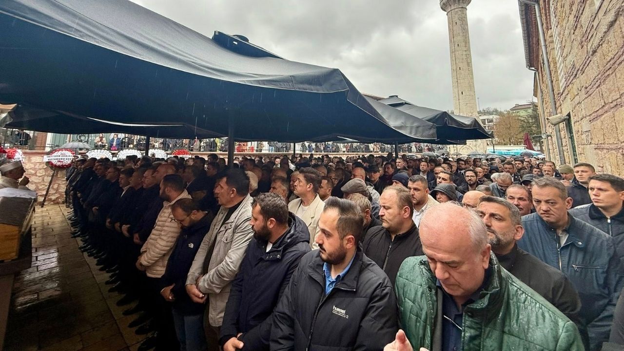 Kastamonu’da Milletvekili Ekmekci’nin Annesi Son Yolculuğuna Uğurlandı (4)