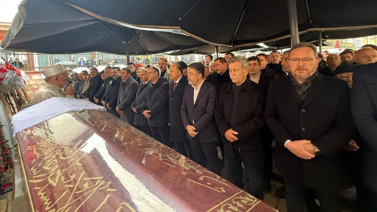 Kastamonu’da Milletvekili Ekmekci’nin Annesi Son Yolculuğuna Uğurlandı (5)
