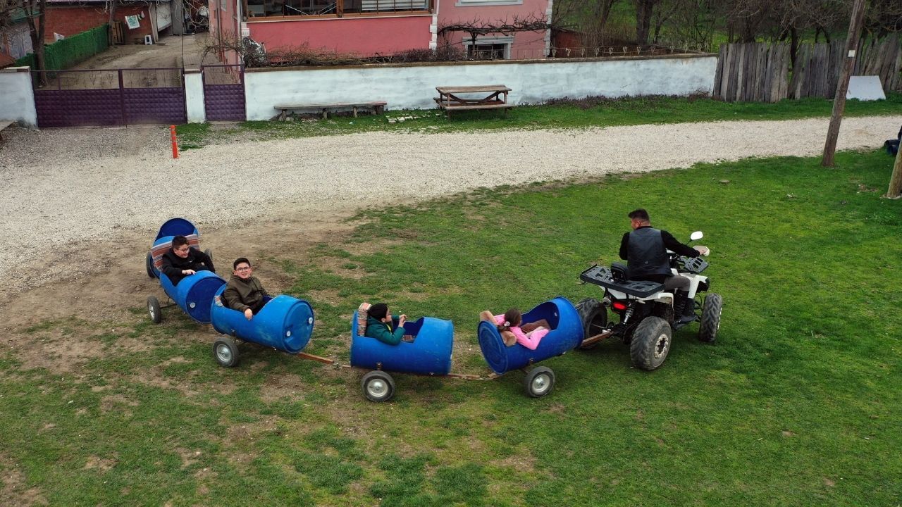 Kastamonu’da Muhtar Yaptı, Çocukların Gözdesi Oldu Bu Tren Bildiğiniz Trenlerden Değil (5)