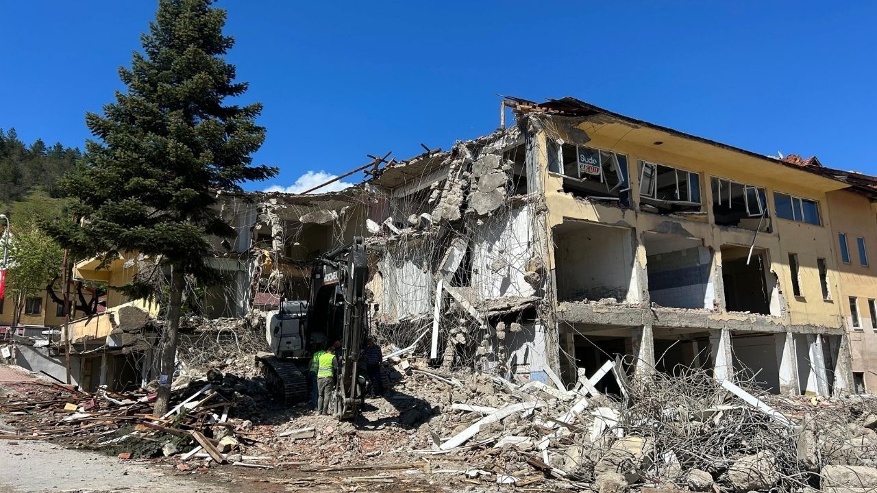 Kastamonu’da Yıkım Başladı Yeni Yaşam Merkezi Yapılacak (4)