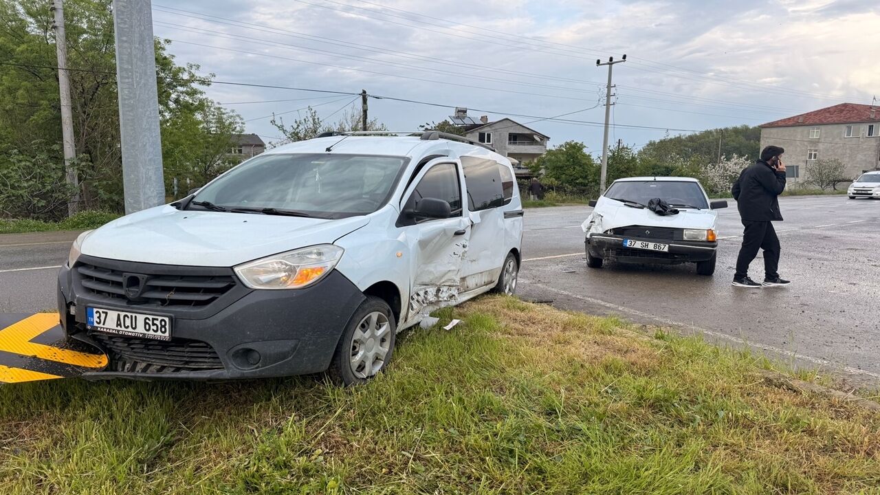 Kastamonulu Sürücüler Samsun Da Çarpıştı (1)Eüee