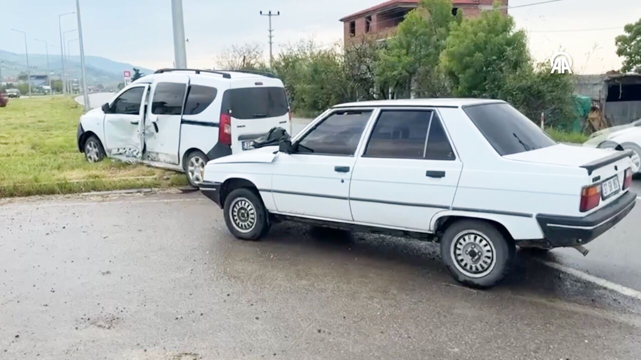 Kastamonulu Sürücüler Samsun Da Çarpıştı (2)