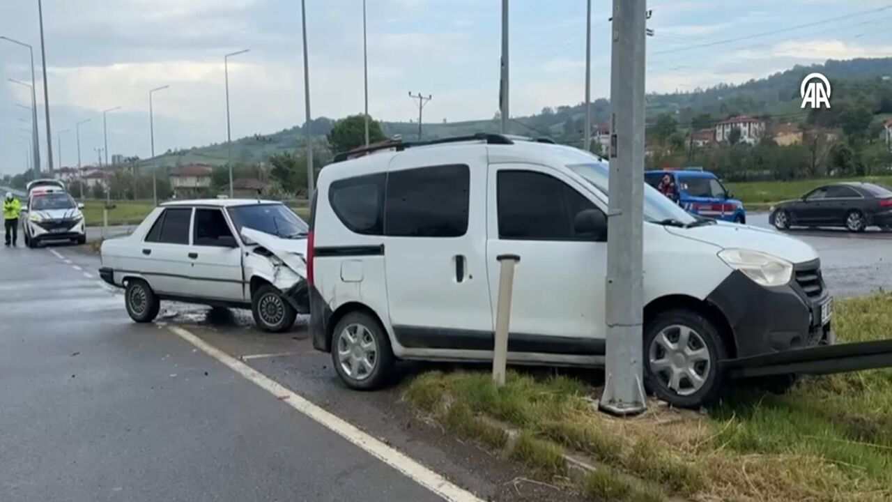 Kastamonulu Sürücüler Samsun Da Çarpıştı (4)