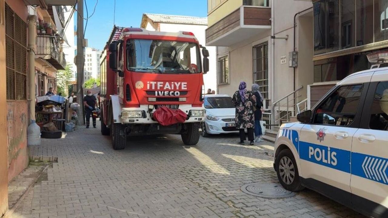 Kötü Kokuların Geldiği Evden Ceset Çıktı (3)