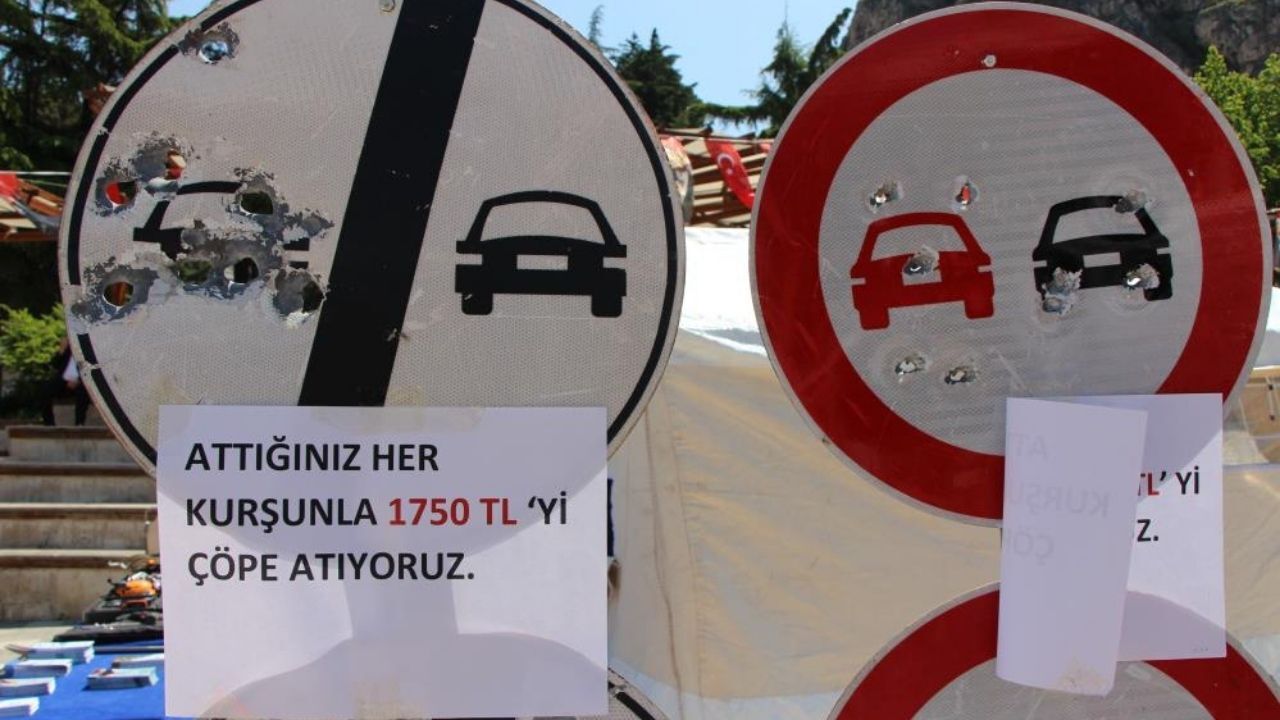 Magandaların Kurşunladığı Trafik Levhaları Sergilendi (1)