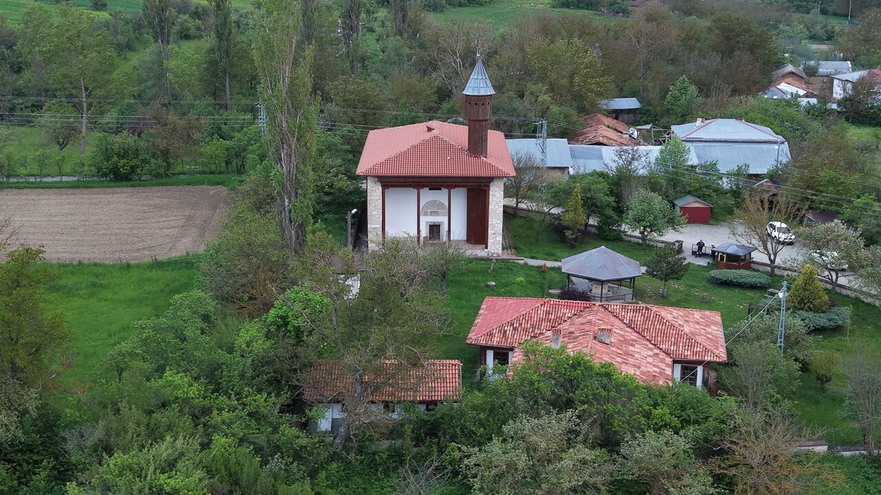 Mahmut Bey Caminin Kapısı Müzede (1)