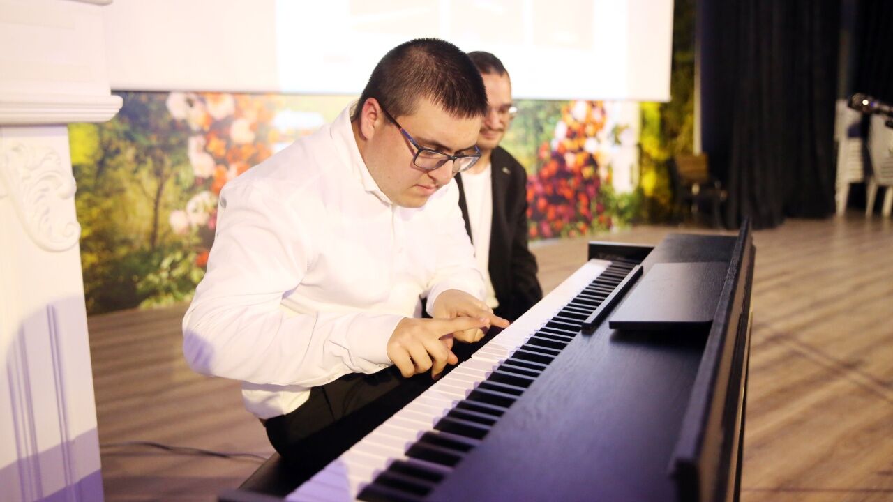Özel Gereksinimli Öğrencilerin Sahne Performansı (2)