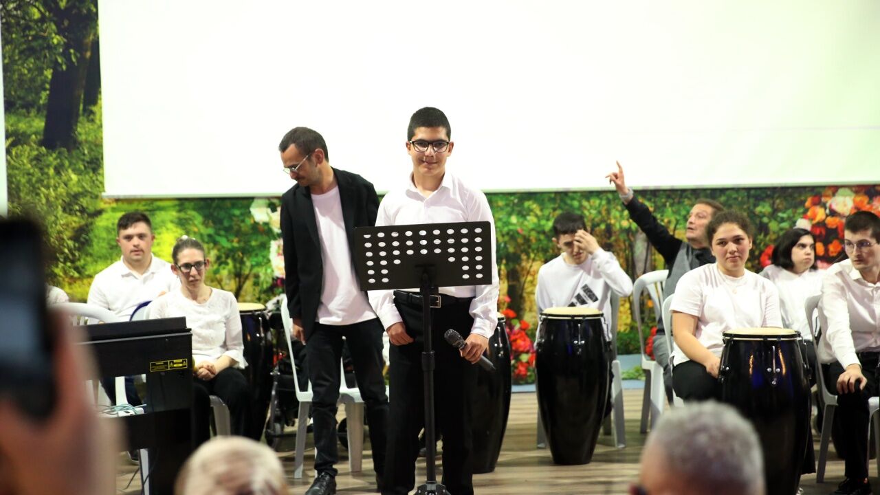 Özel Gereksinimli Öğrencilerin Sahne Performansı (3)