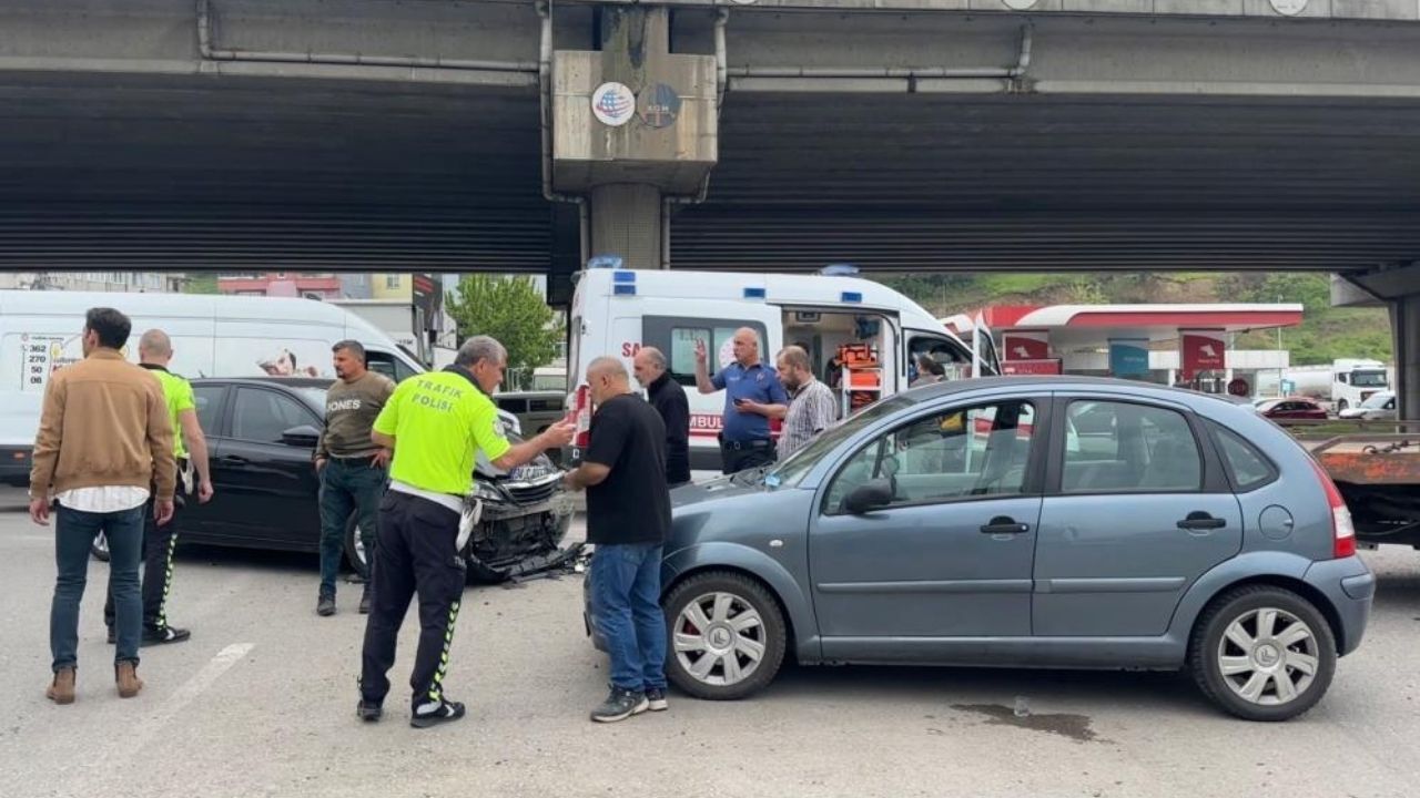 Sanayi Sitesi Girişinde Feci Kaza 2 Kişi Yaralı (2)