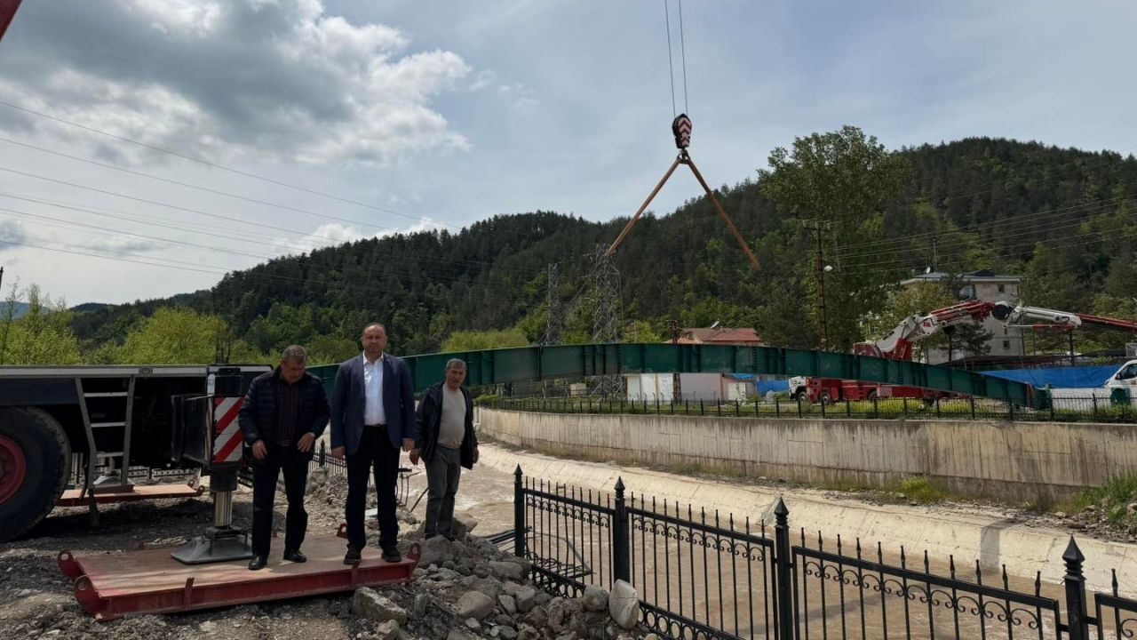 Kastamonu’da selde yıkılmıştı: Yaya köprüsü yeniden yükseliyor